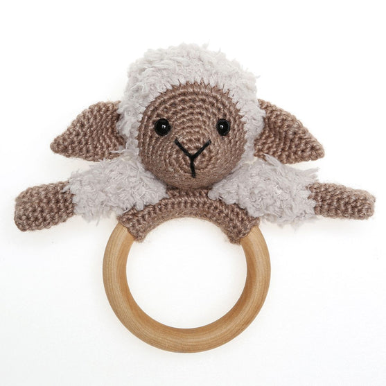 Chanel sur doudou et rond en bois
5