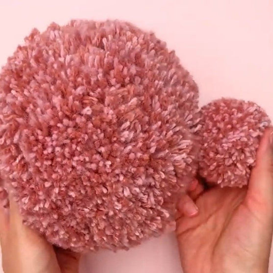 Hoop Jumbo Pompon Maker - Hobbii
4