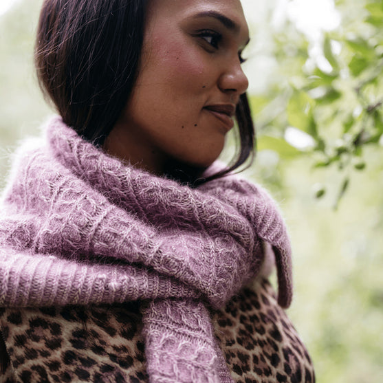 Muse Shawl - Châle Triangulaire Texturé
3