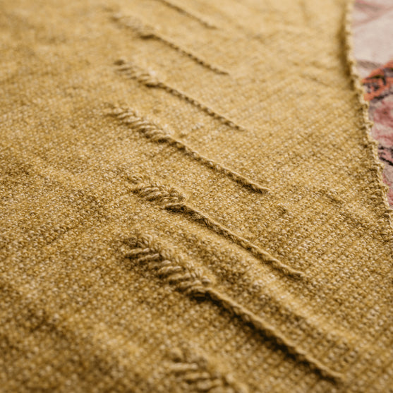 Heart of Gold - Châle Triangulaire Texturé
10