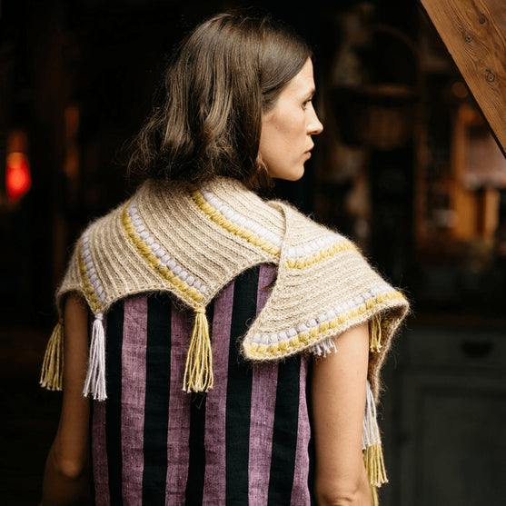 Calendula Shawl - Châle avec Bobbles et Franges
8