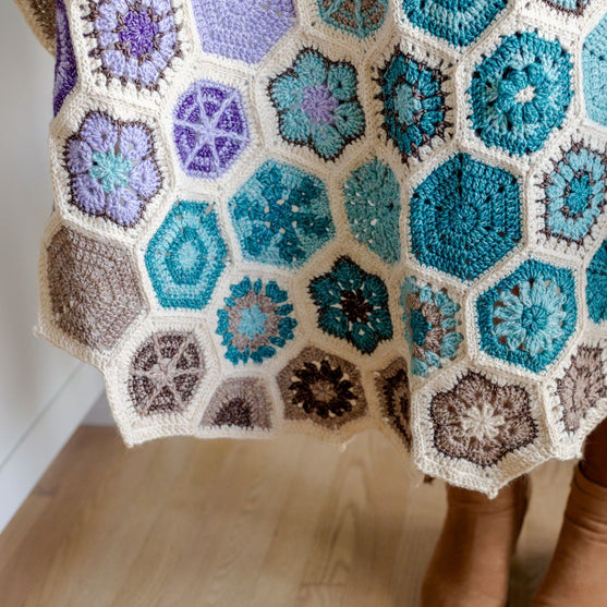 Aura - Motif Lapghan - #FrostandBloomCAL
3