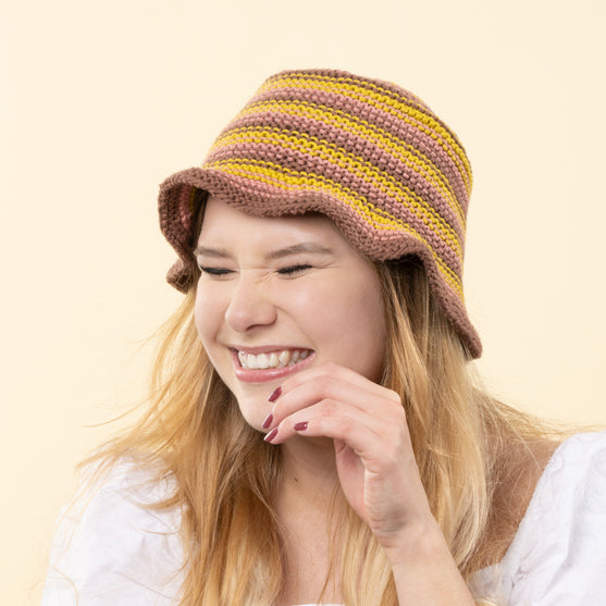 Sopka - Chapeau seau avec bordure
2