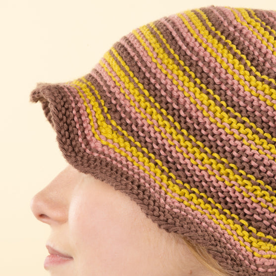 Sopka - Chapeau seau avec bordure
4