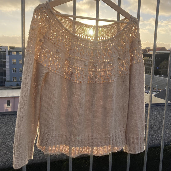 Diamond Eyelets - Pull
2