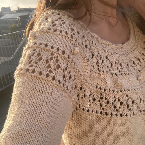 Diamond Eyelets - Pull
5