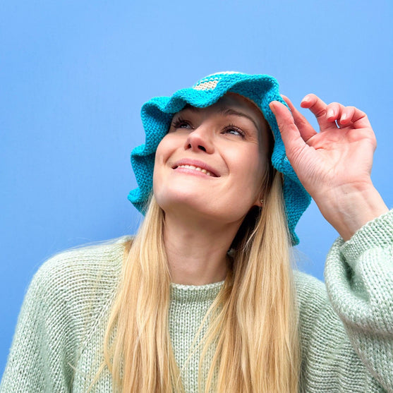 Sopka - Chapeau seau avec volant
2