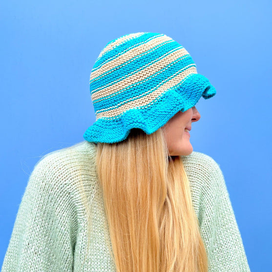 Sopka - Chapeau seau avec volant
3