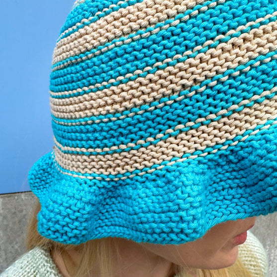 Sopka - Chapeau seau avec volant
5