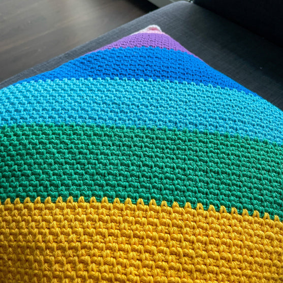 Woven Rainbow Coussin
5