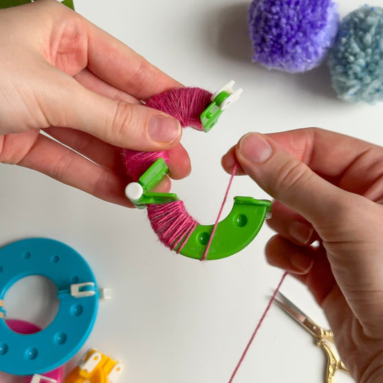 Hoop Set à fabriquer des pompons - Hobbii
6