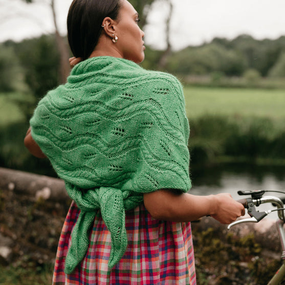 

Hiedra Shawl - Châle avec Motif Feuille
2