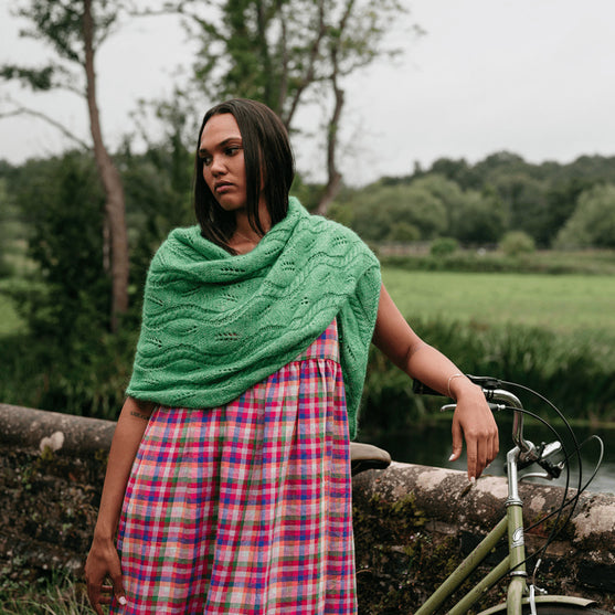 

Hiedra Shawl - Châle avec Motif Feuille
5