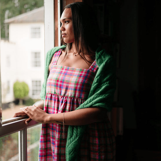 

Hiedra Shawl - Châle avec Motif Feuille
6