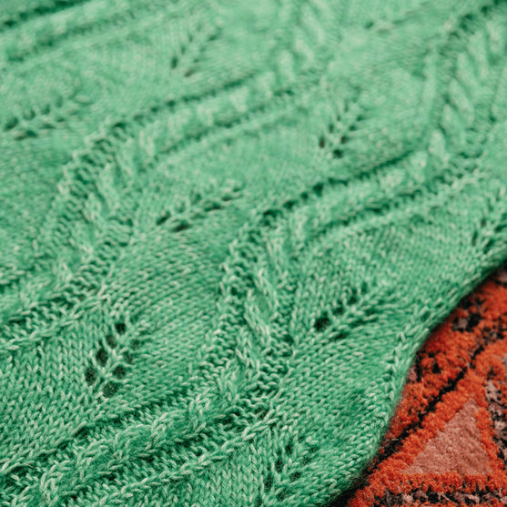 

Hiedra Shawl - Châle avec Motif Feuille
8