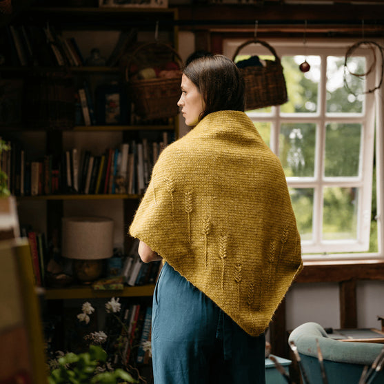 

Heart of Gold - Châle Triangulaire Texturé
4