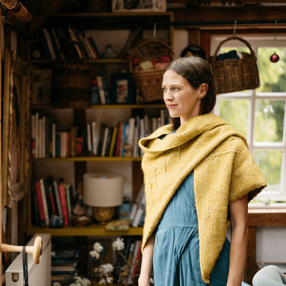 

Heart of Gold - Châle Triangulaire Texturé
9