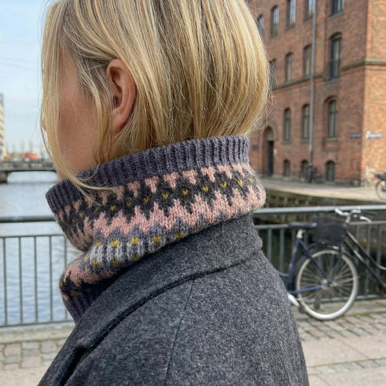 

Dorthea - Tour de cou
3