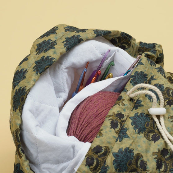 

Sac à bandoulière cylindrique matelassé - Hobbii
2