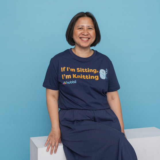 

Sitting Knitting T-shirt - Yarniis (Edition limitée) - Hobbii
6