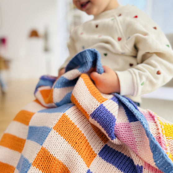 

Hilma - Couverture Bébé - Kit tricot
2