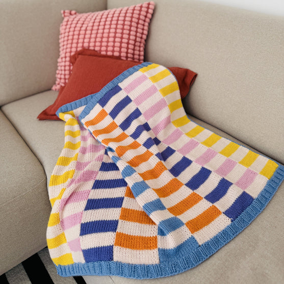 

Hilma - Couverture Bébé - Kit tricot
5